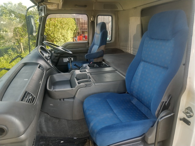 いすゞギガアルミウイング大型（10t）[写真29]