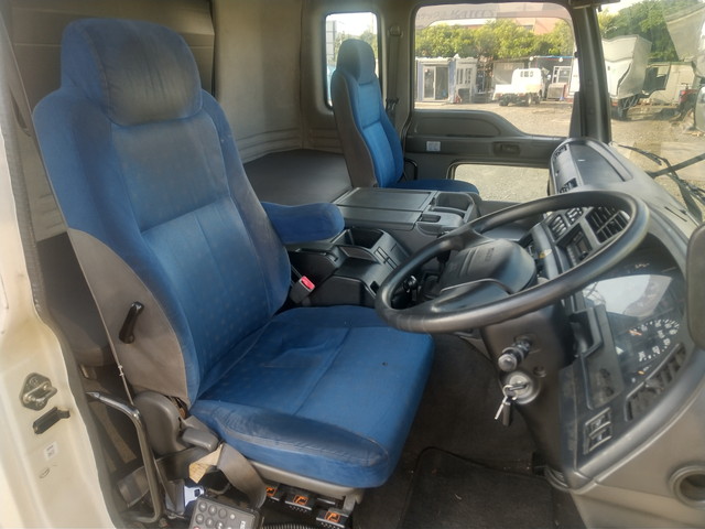 いすゞギガアルミウイング大型（10t）[写真30]