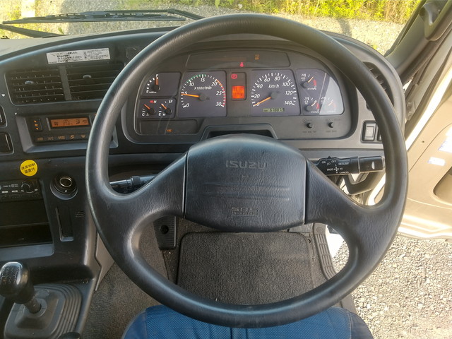 いすゞギガアルミウイング大型（10t）[写真36]