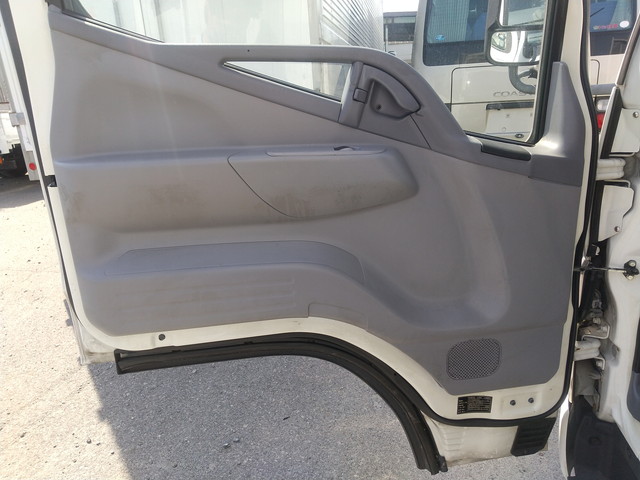 三菱ふそうキャンター冷凍車（冷蔵車）小型（2t・3t）[写真30]