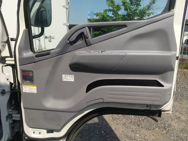 三菱ふそうキャンター冷凍車（冷蔵車）小型（2t・3t）[写真31]