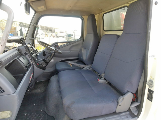 三菱ふそうキャンター冷凍車（冷蔵車）小型（2t・3t）[写真34]