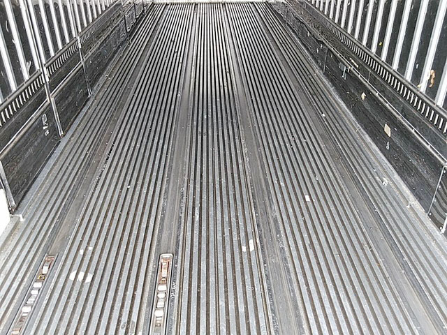 三菱ふそうスーパーグレート冷凍車（冷蔵車）大型（10t）[写真13]