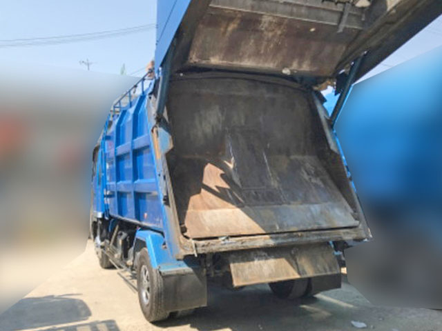 日野レンジャーパッカー車（塵芥車）中型（4t）[写真03]