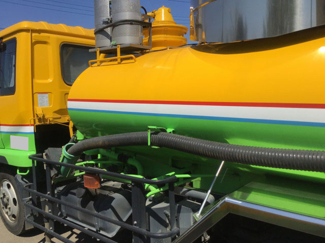 UDトラックスコンドルバキュームカー増トン（6t・8t）[写真03]