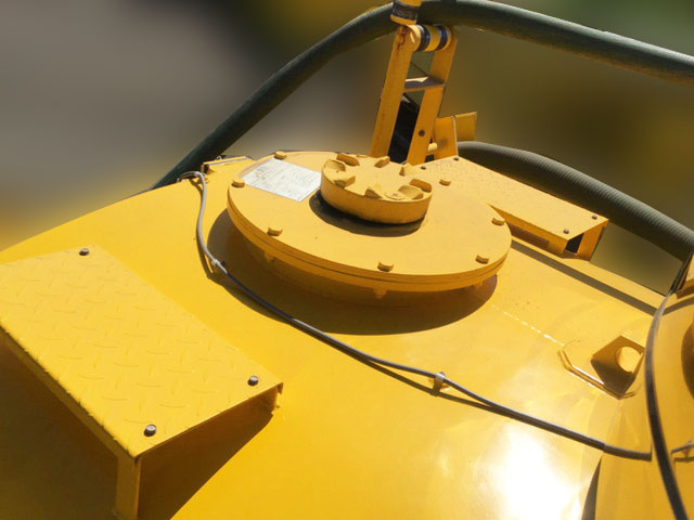 UDトラックスコンドルバキュームカー増トン（6t・8t）[写真08]