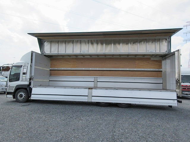 いすゞギガアルミウイング大型（10t）[写真04]