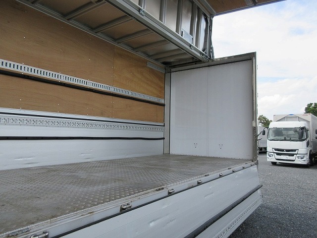 いすゞギガアルミウイング大型（10t）[写真09]