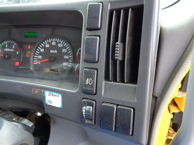 いすゞフォワード冷凍車（冷蔵車）中型（4t）[写真33]