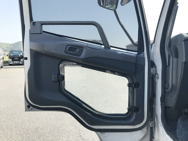 三菱ふそうファイターアルミウイング中型（4t）[写真27]