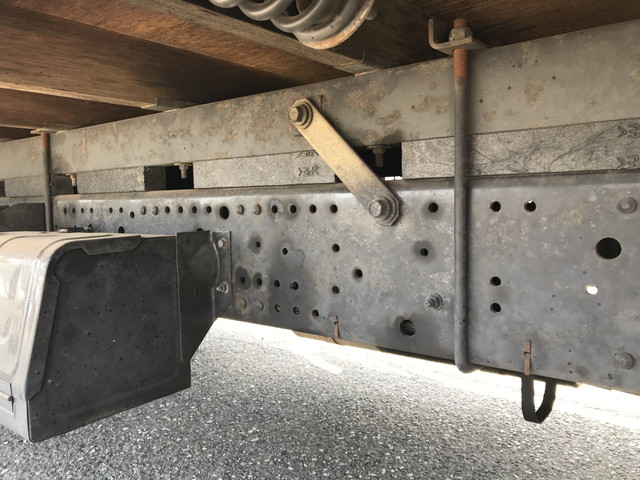 いすゞエルフ平ボディ小型（2t・3t）[写真19]