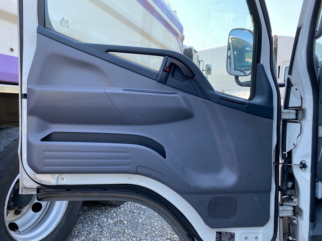 三菱ふそうキャンター平ボディ小型（2t・3t）[写真23]