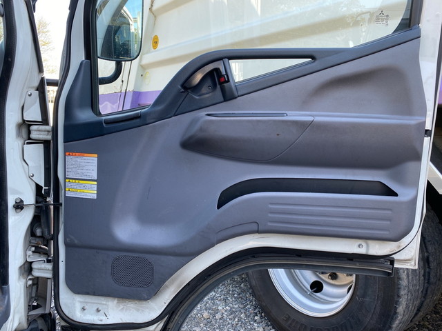 三菱ふそうキャンター平ボディ小型（2t・3t）[写真24]