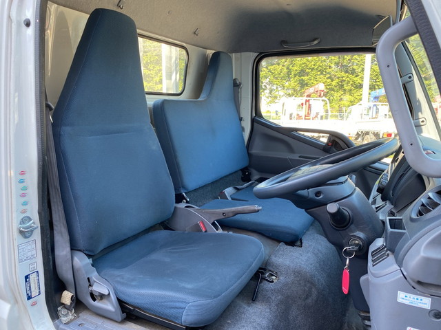 三菱ふそうキャンター平ボディ小型（2t・3t）[写真26]