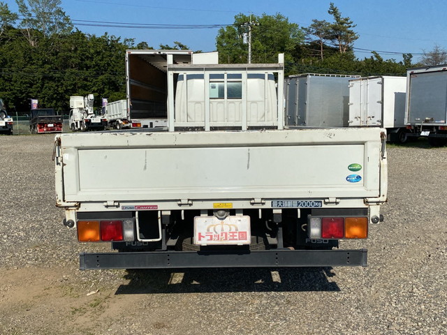 三菱ふそうキャンター平ボディ小型（2t・3t）[写真09]