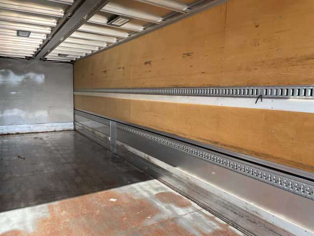 いすゞギガアルミウイング大型（10t）[写真13]