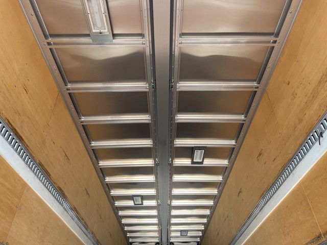 いすゞギガアルミウイング大型（10t）[写真14]