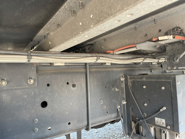 いすゞギガアルミウイング大型（10t）[写真19]