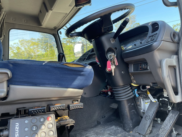 いすゞギガアルミウイング大型（10t）[写真35]