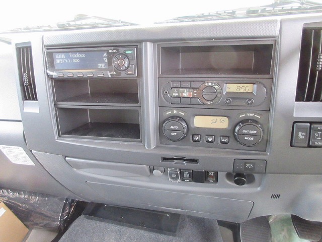 いすゞフォワードアルミウイング中型（4t）[写真12]