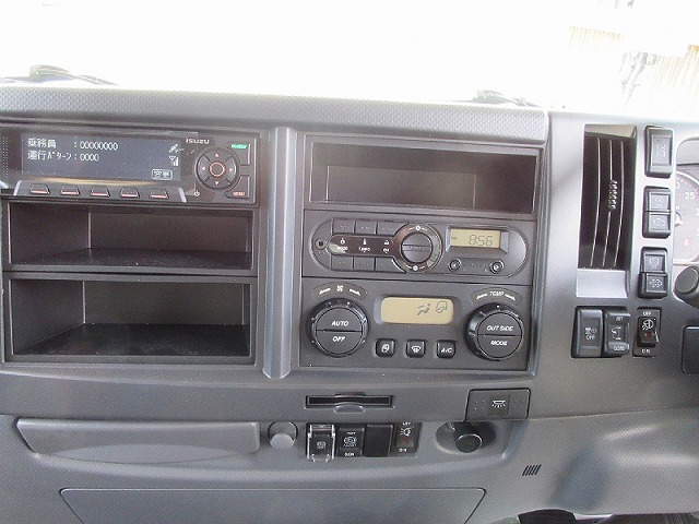 いすゞフォワードアルミウイング中型（4t）[写真13]