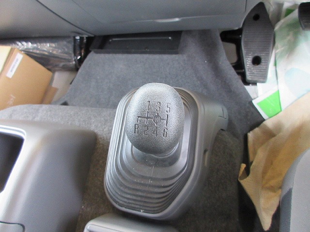 いすゞフォワードアルミウイング中型（4t）[写真15]