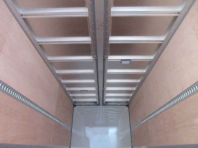 いすゞフォワードアルミウイング中型（4t）[写真06]