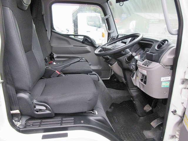 三菱ふそうキャンター冷凍車（冷蔵車）小型（2t・3t）[写真07]