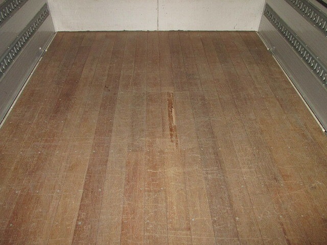 日野レンジャーアルミウイング中型（4t）[写真10]