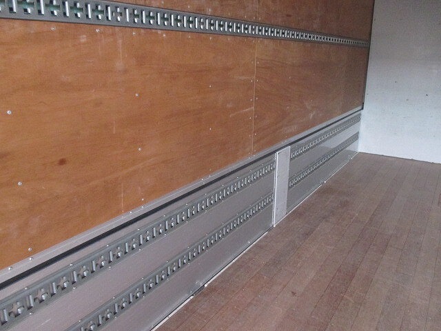 日野レンジャーアルミウイング中型（4t）[写真08]