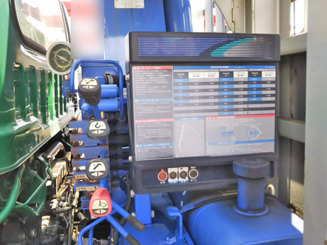 いすゞフォワードクレーン4段増トン（6t・8t）[写真06]