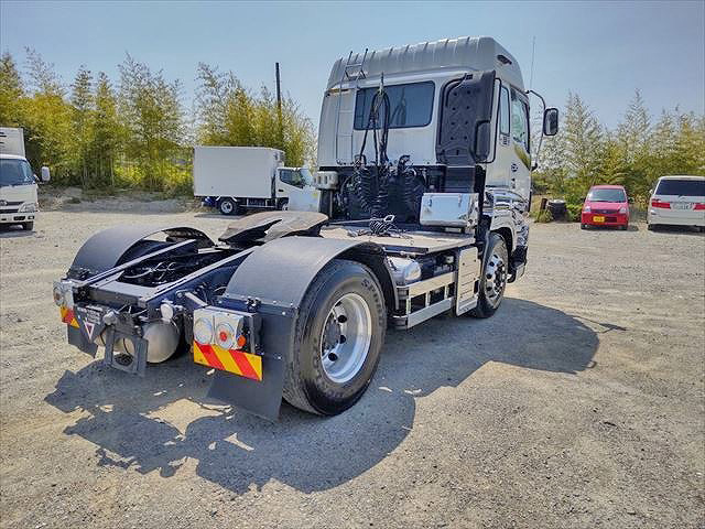 いすゞギガトレーラーヘッド（トラクターヘッド）大型（10t）[写真02]