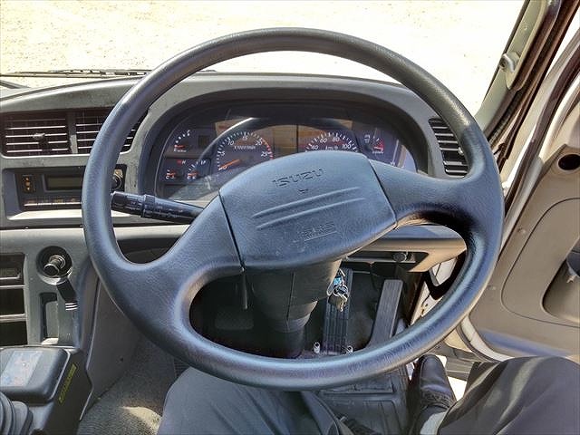 いすゞギガトレーラーヘッド（トラクターヘッド）大型（10t）[写真21]