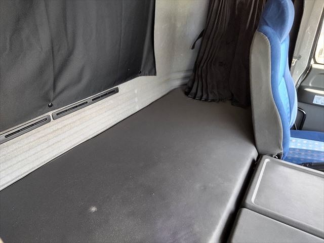 いすゞギガトレーラーヘッド（トラクターヘッド）大型（10t）[写真28]