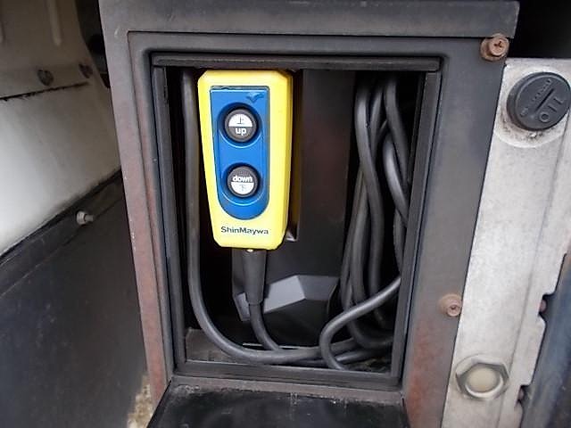 日産アトラス平ボディ小型（2t・3t）[写真12]