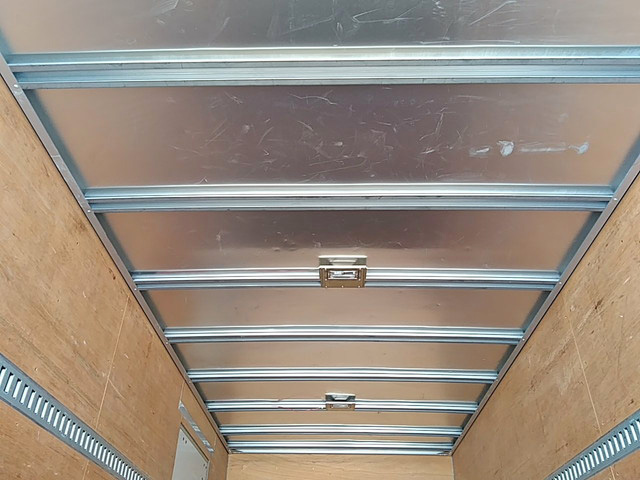 いすゞエルフアルミバン小型（2t・3t）[写真12]