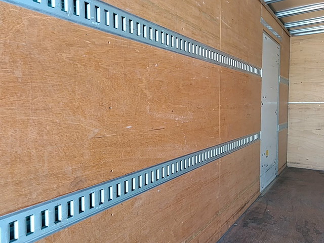 いすゞエルフアルミバン小型（2t・3t）[写真13]