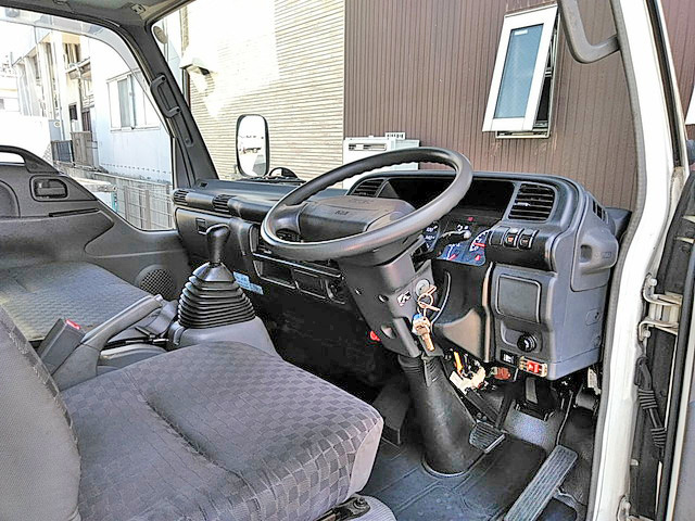 いすゞエルフアルミバン小型（2t・3t）[写真30]