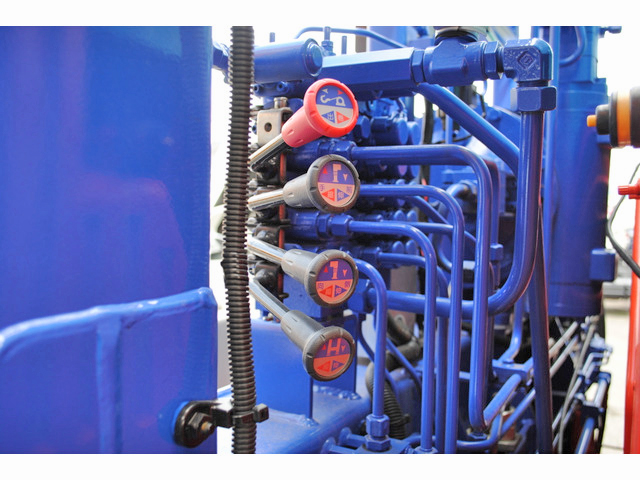 日野プロフィアセルフローダー大型（10t）[写真13]