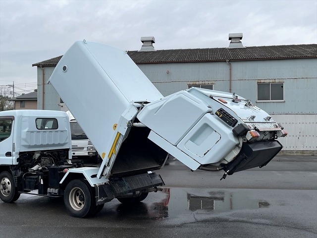 三菱ふそうキャンターパッカー車（塵芥車）小型（2t・3t）[写真07]