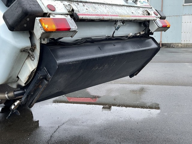 三菱ふそうキャンターパッカー車（塵芥車）小型（2t・3t）[写真09]
