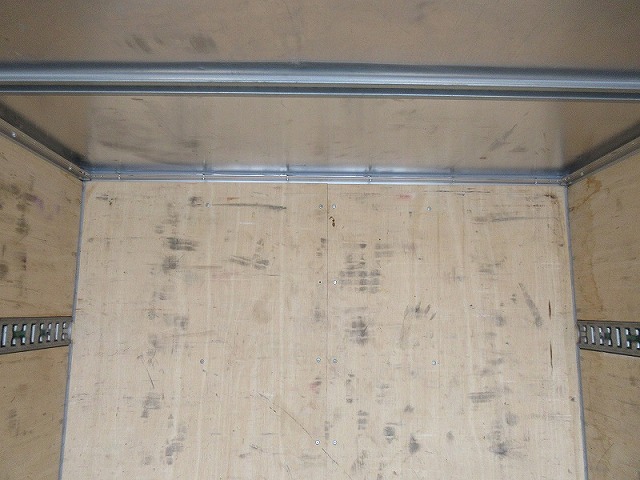 いすゞエルフアルミバン小型（2t・3t）[写真12]