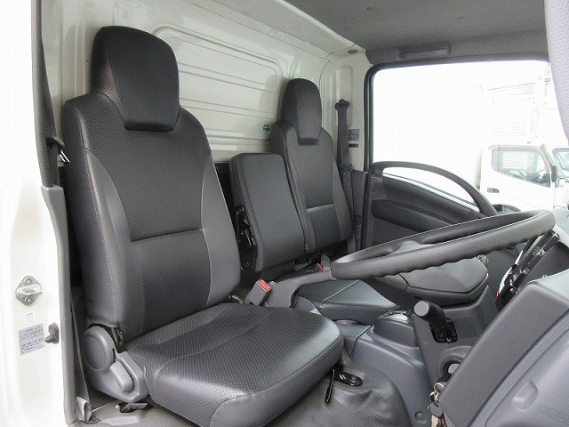 いすゞエルフアルミバン小型（2t・3t）[写真29]