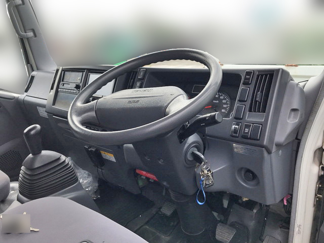 いすゞエルフ冷凍車（冷蔵車）小型（2t・3t）[写真29]