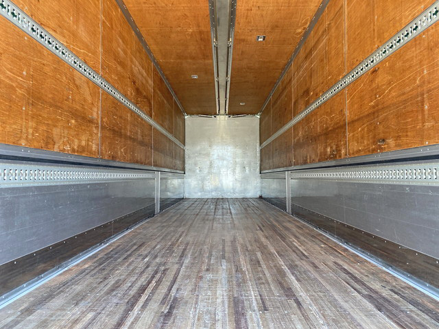 UDトラックスクオンアルミウイング大型（10t）[写真12]