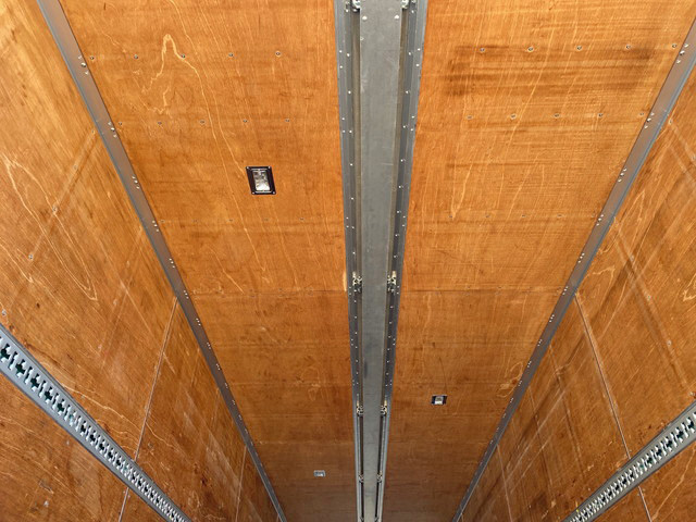 UDトラックスクオンアルミウイング大型（10t）[写真13]