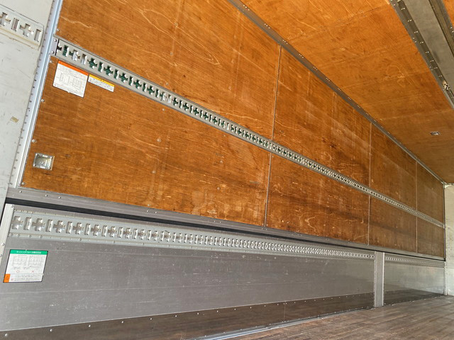 UDトラックスクオンアルミウイング大型（10t）[写真17]