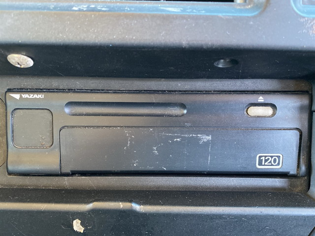 三菱ふそうスーパーグレートアルミウイング大型（10t）[写真37]