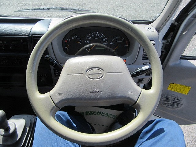 日野デュトロクレーン3段小型（2t・3t）[写真15]