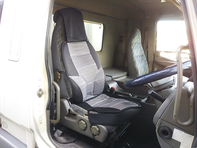 三菱ふそうファイターアルミウイング中型（4t）[写真28]